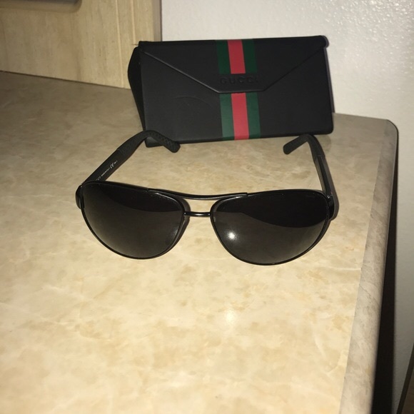 Two Gucci sunglasses - Picture 2 of 2